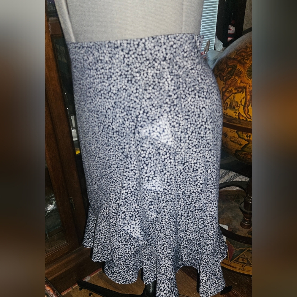 LOFT Black and White Slimming Ruffled A-Line Skirt Size 16